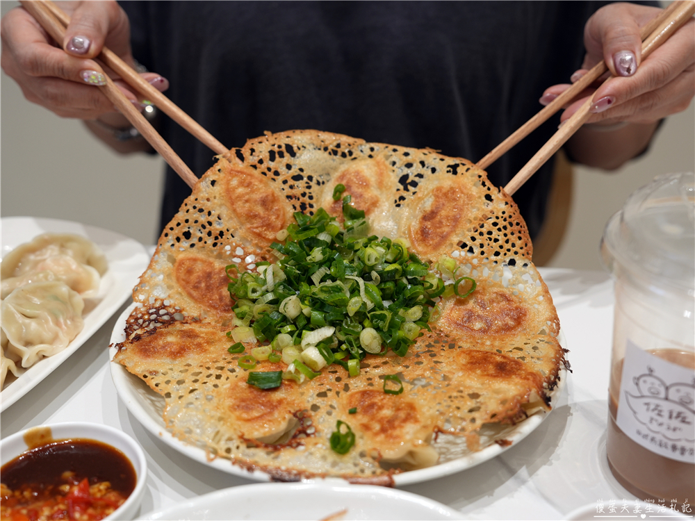 【苗栗竹南。美食】『佐佐ぎょうざ日式煎餃專賣店』超狂冰花煎餃！近乎完美的日式美味！竹南人氣小吃推薦~ @傻蛋夫妻生活札記