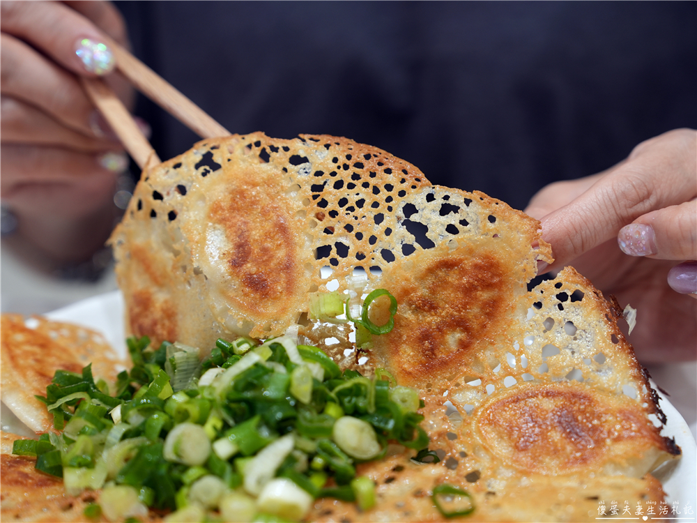 【苗栗竹南。美食】『佐佐ぎょうざ日式煎餃專賣店』超狂冰花煎餃！近乎完美的日式美味！竹南人氣小吃推薦~ @傻蛋夫妻生活札記