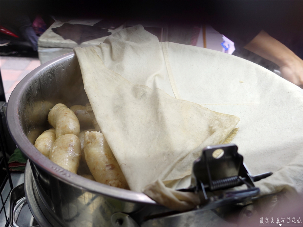 【新北汐止。美食】『基隆中興大腸圈』好吃不膩！中興路夜市的糯米腸黑白切小店~ @傻蛋夫妻生活札記