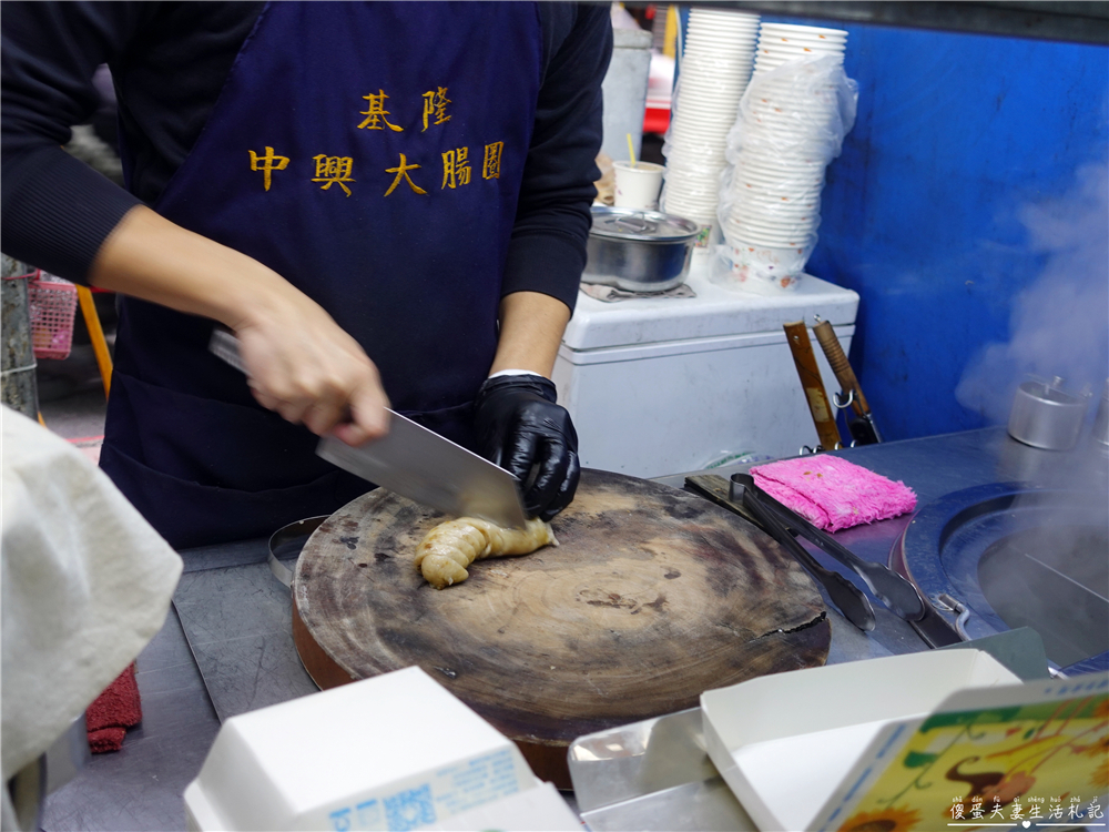 【新北汐止。美食】『基隆中興大腸圈』好吃不膩！中興路夜市的糯米腸黑白切小店~ @傻蛋夫妻生活札記