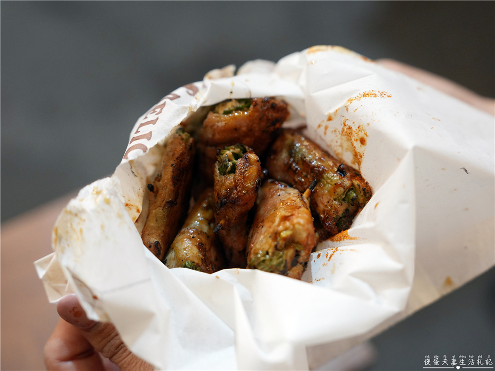 【台中南區。美食】『蔥肉捲』以顆計算，吃多少買多少！大慶夜市的單一純賣迷你燒肉串燒~ @傻蛋夫妻生活札記