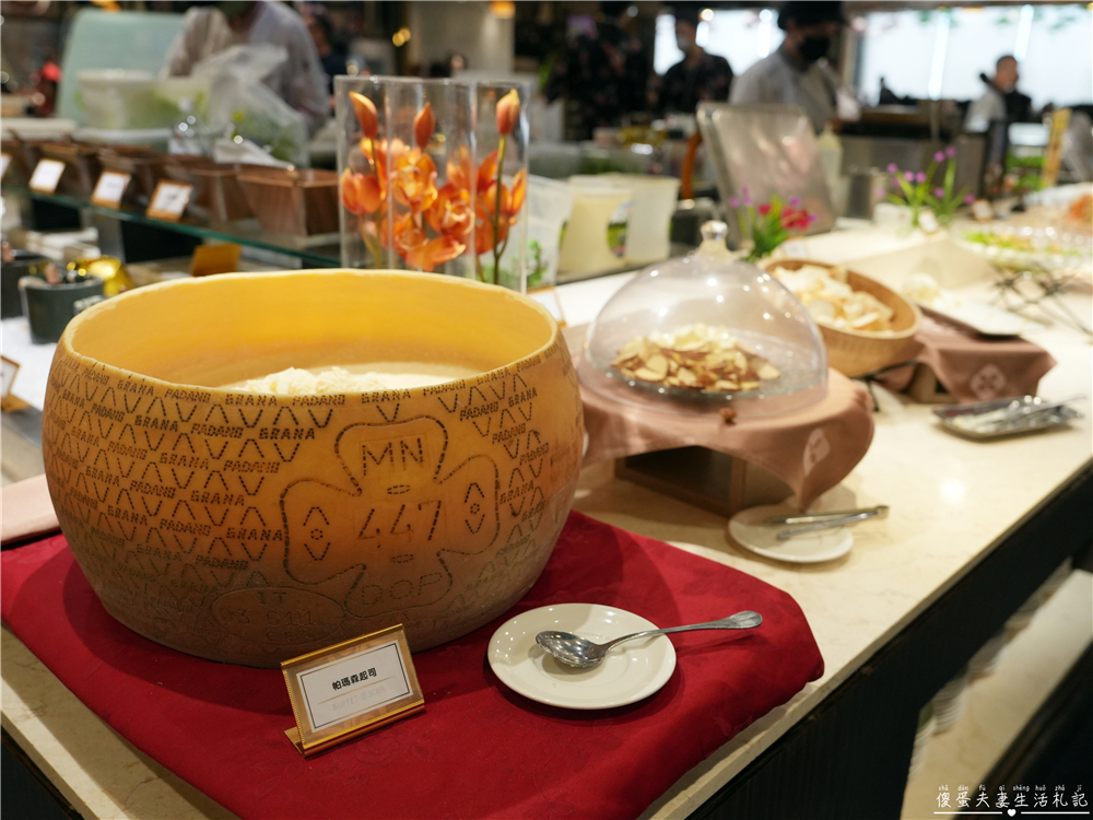 【台中南屯。美食】『潮港城太陽百匯』傳說中的中部辦桌王！台中超夯吃到飽之一！而且竟然還是寵物友善~~ @傻蛋夫妻生活札記