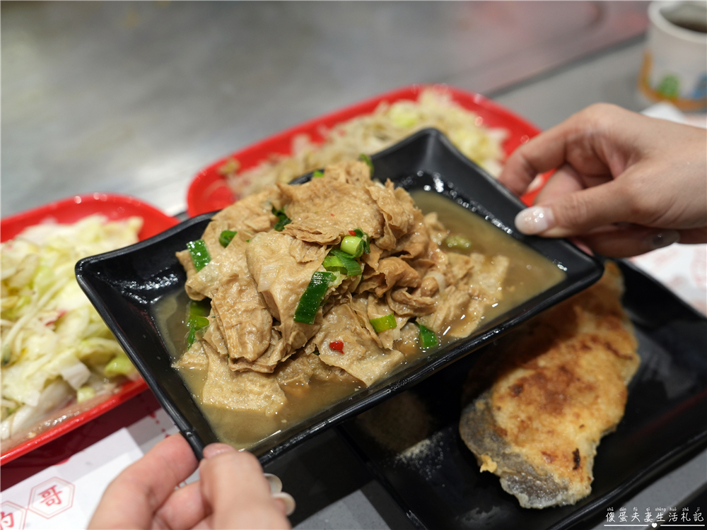 【台中西屯。美食】『料鐵哥醬燒鐵板-台中大遠百店』傳說中全台最會鐵板料理的一群哥！大遠百的鐵板料理連鎖店~ @傻蛋夫妻生活札記