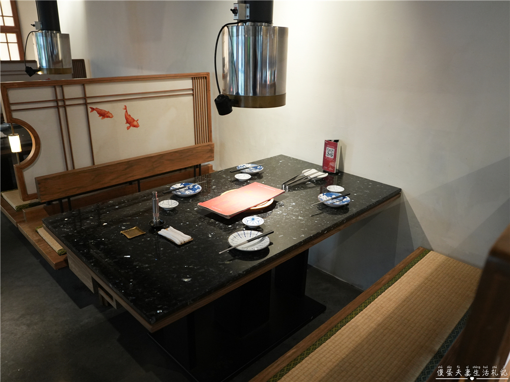 【台中北屯。美食】『月見里山 炭火燒肉』禪風系庭院燒肉！專人待烤免動手~完美燒肉輕鬆吃！台中寵物友善燒肉店~ @傻蛋夫妻生活札記