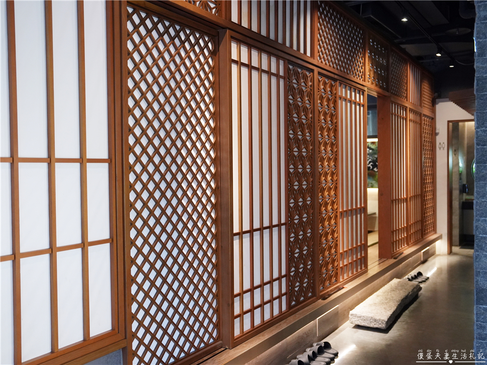 【台中北屯。美食】『月見里山 炭火燒肉』禪風系庭院燒肉！專人待烤免動手~完美燒肉輕鬆吃！台中寵物友善燒肉店~ @傻蛋夫妻生活札記