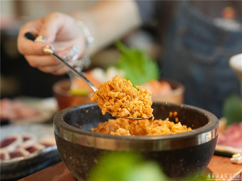 【台中北屯。美食】『月見里山 炭火燒肉』禪風系庭院燒肉！專人待烤免動手~完美燒肉輕鬆吃！台中寵物友善燒肉店~ @傻蛋夫妻生活札記