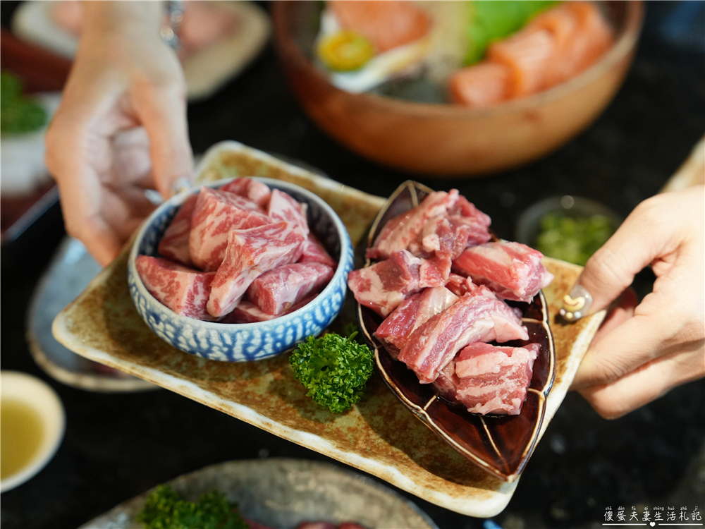 【台中北屯。美食】『月見里山 炭火燒肉』禪風系庭院燒肉！專人待烤免動手~完美燒肉輕鬆吃！台中寵物友善燒肉店~ @傻蛋夫妻生活札記