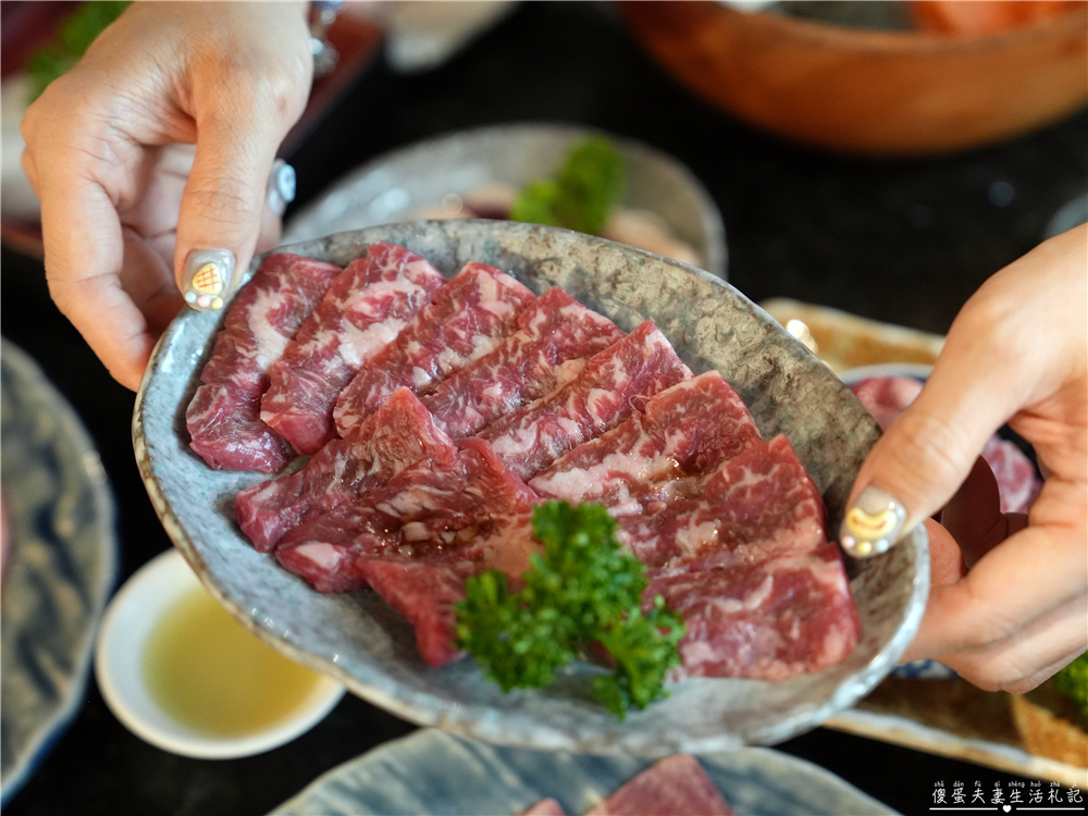 【台中北屯。美食】『月見里山 炭火燒肉』禪風系庭院燒肉！專人待烤免動手~完美燒肉輕鬆吃！台中寵物友善燒肉店~ @傻蛋夫妻生活札記