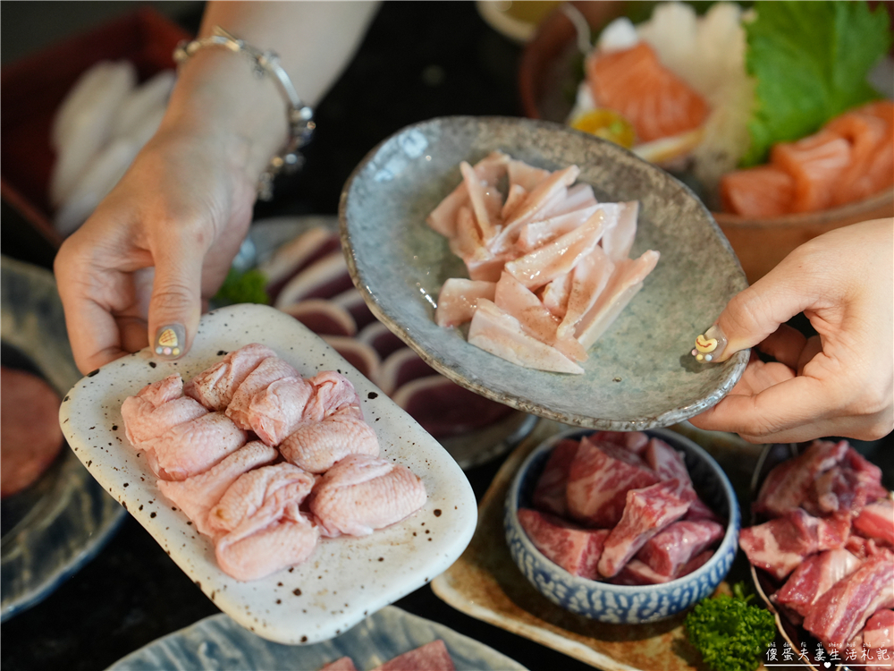 【台中北屯。美食】『月見里山 炭火燒肉』禪風系庭院燒肉！專人待烤免動手~完美燒肉輕鬆吃！台中寵物友善燒肉店~ @傻蛋夫妻生活札記