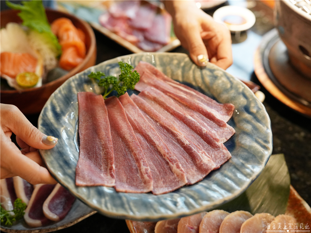 【台中北屯。美食】『月見里山 炭火燒肉』禪風系庭院燒肉！專人待烤免動手~完美燒肉輕鬆吃！台中寵物友善燒肉店~ @傻蛋夫妻生活札記