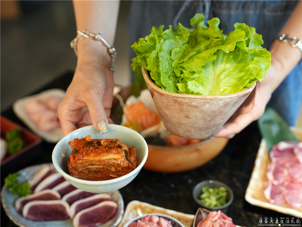 【台中北屯。美食】『月見里山 炭火燒肉』禪風系庭院燒肉！專人待烤免動手~完美燒肉輕鬆吃！台中寵物友善燒肉店~ @傻蛋夫妻生活札記