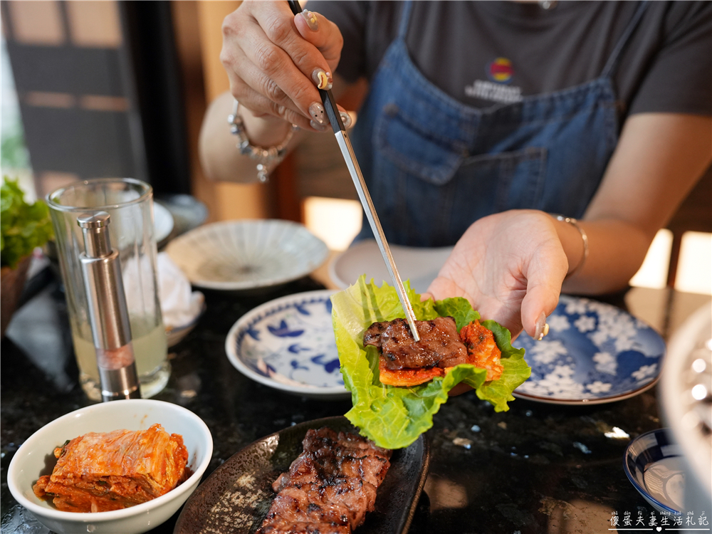 【台中北屯。美食】『月見里山 炭火燒肉』禪風系庭院燒肉！專人待烤免動手~完美燒肉輕鬆吃！台中寵物友善燒肉店~ @傻蛋夫妻生活札記