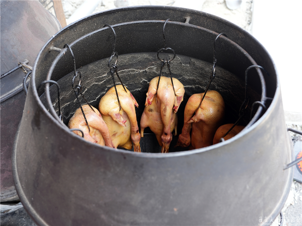 【台中北屯。美食】『富貴春北平烤鴨』傳統一鴨兩吃！水湳市場旁的超人氣烤鴨專賣~~ @傻蛋夫妻生活札記