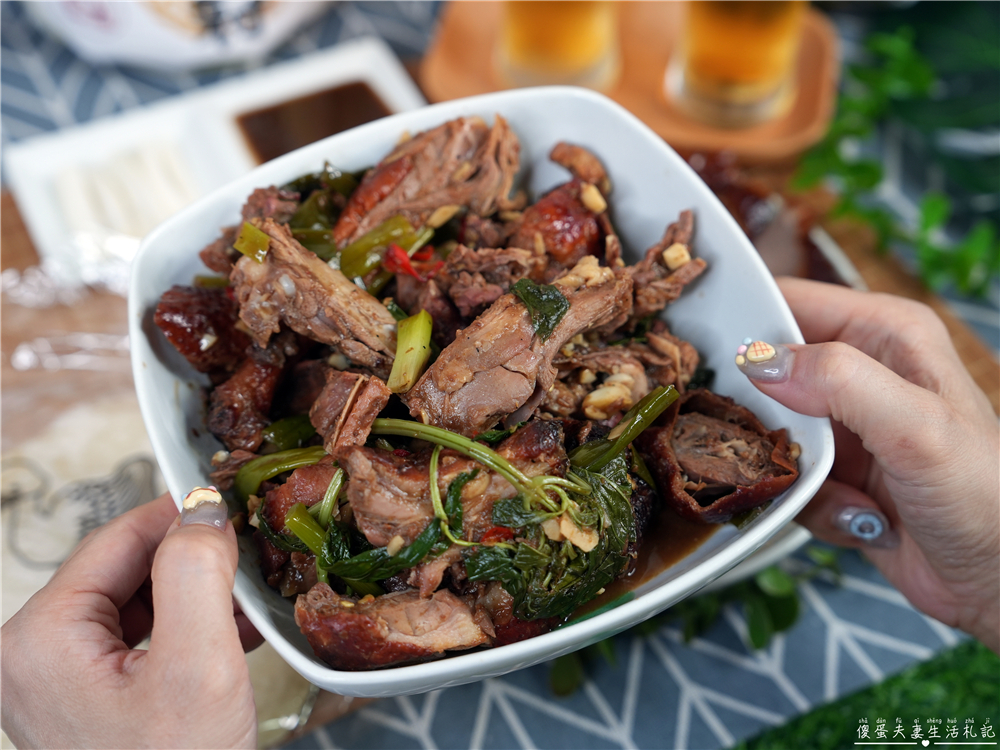 【台中北屯。美食】『富貴春北平烤鴨』傳統一鴨兩吃！水湳市場旁的超人氣烤鴨專賣~~ @傻蛋夫妻生活札記