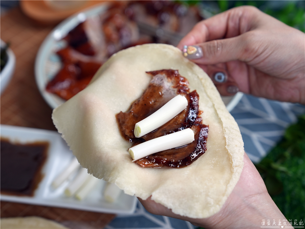 【台中北屯。美食】『富貴春北平烤鴨』傳統一鴨兩吃！水湳市場旁的超人氣烤鴨專賣~~ @傻蛋夫妻生活札記