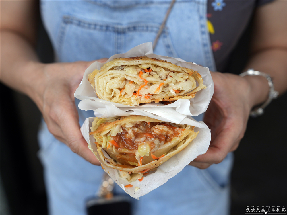 【苗栗公館。美食】『巨無霸炸春捲』真。阿嬤怕你餓！超猛的銅板巨無霸春捲底加啦！ @傻蛋夫妻生活札記