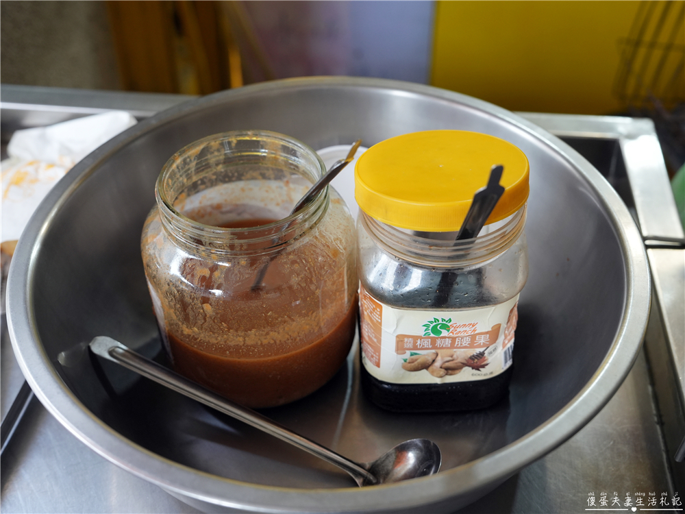 【苗栗公館。美食】『巨無霸炸春捲』真。阿嬤怕你餓！超猛的銅板巨無霸春捲底加啦！ @傻蛋夫妻生活札記