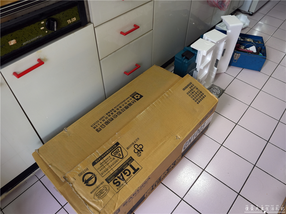 【台中潭子】『萬安廚具行』在地老字號！快速到府安裝超大心！熱水器、瓦斯爐、油煙機維修安裝！ @傻蛋夫妻生活札記