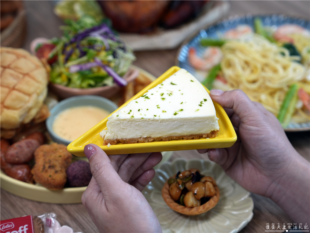 【苗栗市。美食】『樸樂咖啡-苗栗文華店』超猛早午餐爆擊！多汁狂流烤半雞、澎湃到炸菠蘿堡，超有料餐盤一次滿足~~ @傻蛋夫妻生活札記