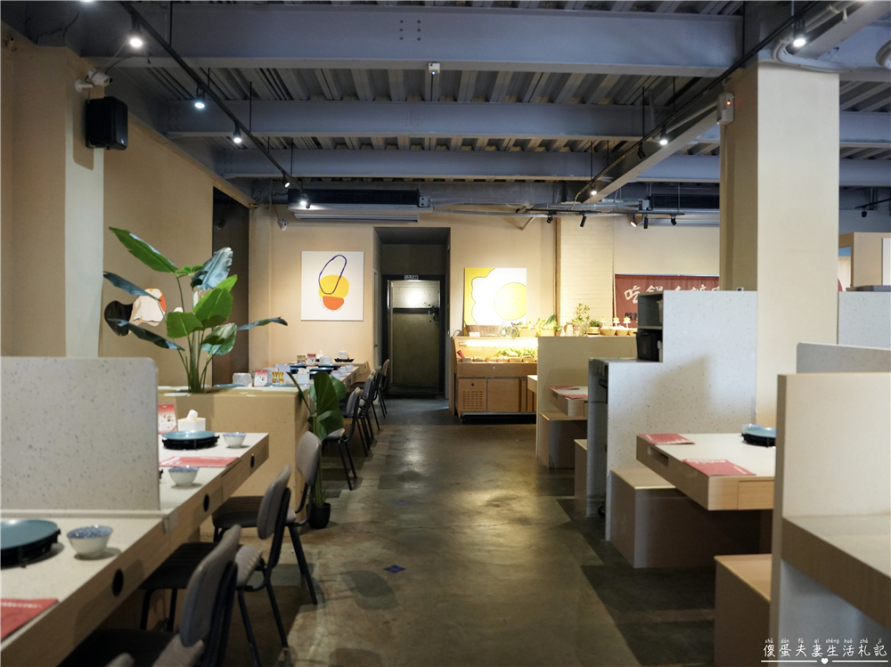 【苗栗頭份。美食】『月團圓雞湯火鍋-頭份尚順店』超人氣個人鴛鴦火鍋，澎派自助吧無限爽吃！還是寵物友善餐廳喔！ @傻蛋夫妻生活札記