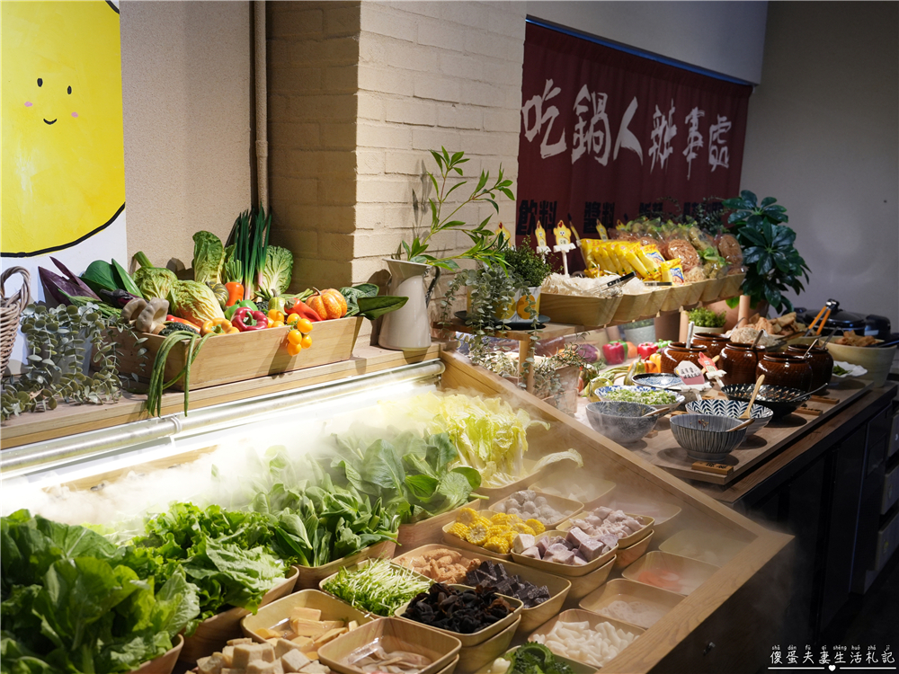 【苗栗頭份。美食】『月團圓雞湯火鍋-頭份尚順店』超人氣個人鴛鴦火鍋，澎派自助吧無限爽吃！還是寵物友善餐廳喔！ @傻蛋夫妻生活札記