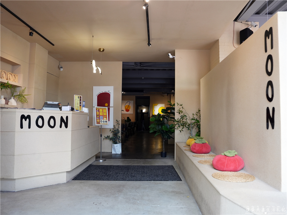 【苗栗頭份。美食】『月團圓雞湯火鍋-頭份尚順店』超人氣個人鴛鴦火鍋，澎派自助吧無限爽吃！還是寵物友善餐廳喔！ @傻蛋夫妻生活札記