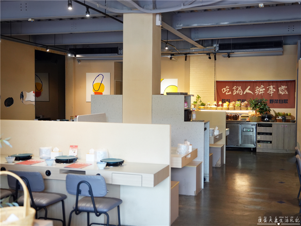 【苗栗頭份。美食】『月團圓雞湯火鍋-頭份尚順店』超人氣個人鴛鴦火鍋，澎派自助吧無限爽吃！還是寵物友善餐廳喔！ @傻蛋夫妻生活札記