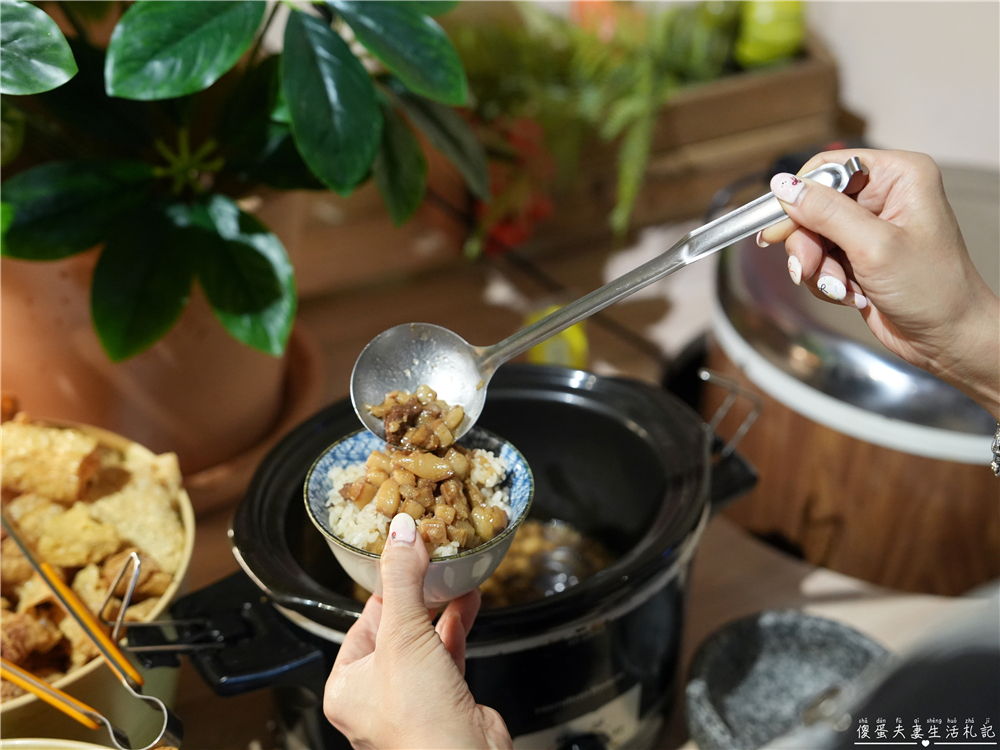 【苗栗頭份。美食】『月團圓雞湯火鍋-頭份尚順店』超人氣個人鴛鴦火鍋，澎派自助吧無限爽吃！還是寵物友善餐廳喔！ @傻蛋夫妻生活札記