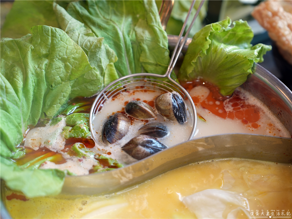 【苗栗頭份。美食】『月團圓雞湯火鍋-頭份尚順店』超人氣個人鴛鴦火鍋，澎派自助吧無限爽吃！還是寵物友善餐廳喔！ @傻蛋夫妻生活札記