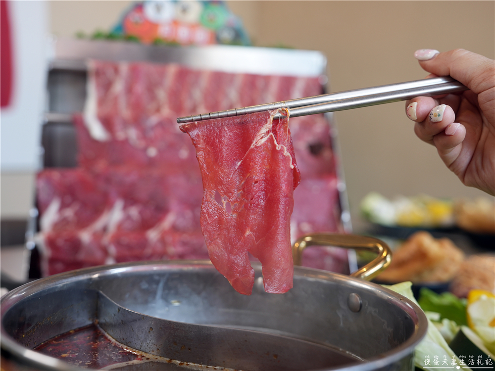 【苗栗頭份。美食】『月團圓雞湯火鍋-頭份尚順店』超人氣個人鴛鴦火鍋，澎派自助吧無限爽吃！還是寵物友善餐廳喔！ @傻蛋夫妻生活札記