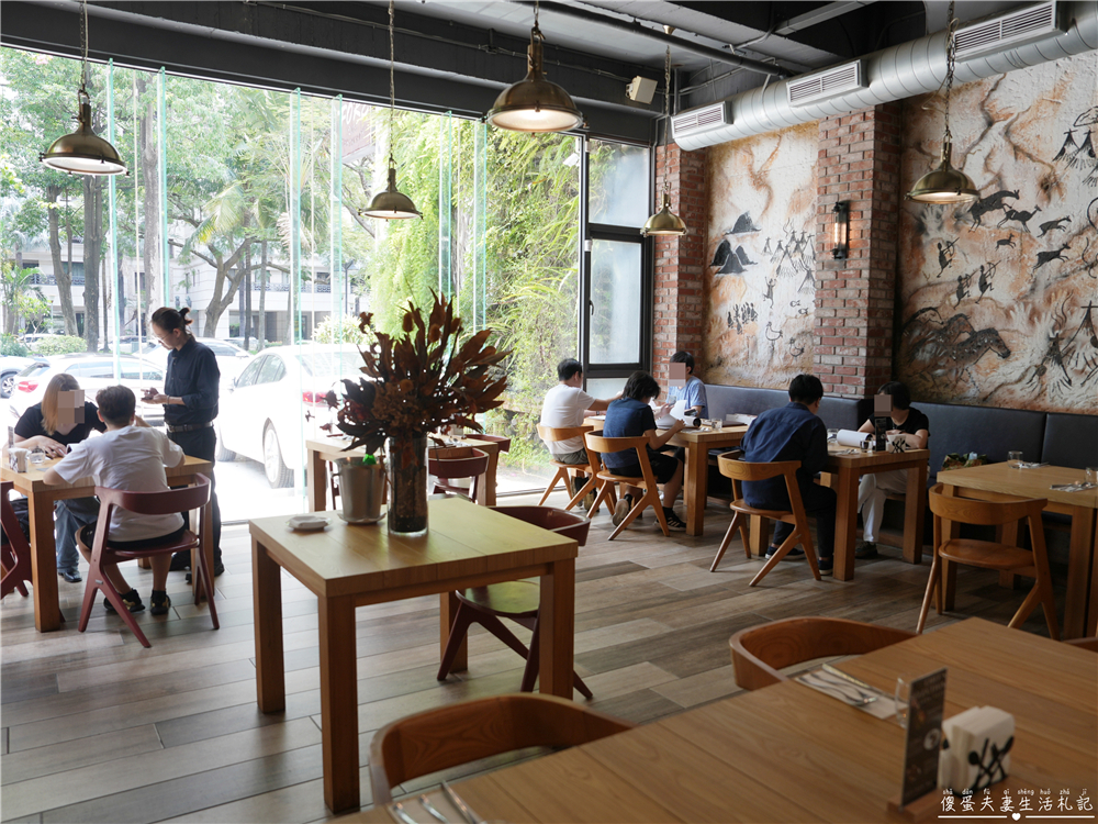 【台中西區。美食】『FORE直火料理-台中店』炭火直燒的極致饗宴！火與肉之間的品味儀式~台中直火料理推薦 @傻蛋夫妻生活札記