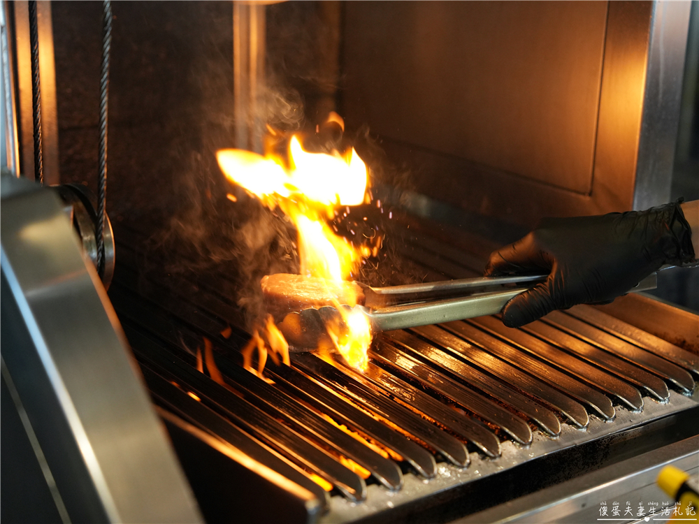 【台中西區。美食】『FORE直火料理-台中店』炭火直燒的極致饗宴！火與肉之間的品味儀式~台中直火料理推薦 @傻蛋夫妻生活札記