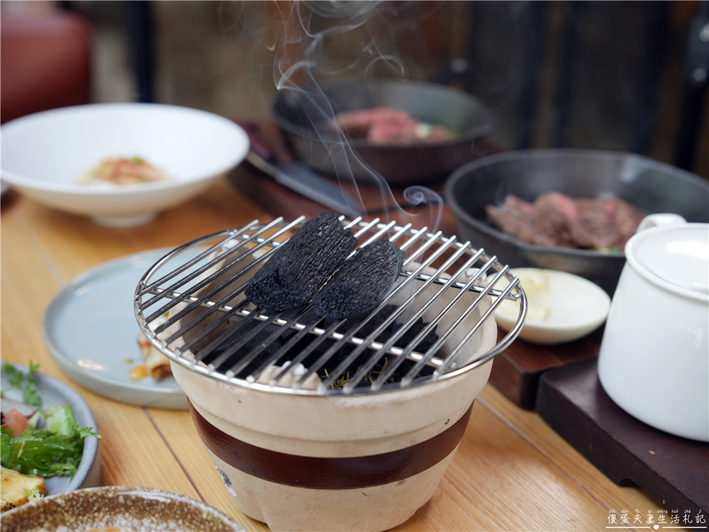 【台中西區。美食】『FORE直火料理-台中店』炭火直燒的極致饗宴！火與肉之間的品味儀式~台中直火料理推薦 @傻蛋夫妻生活札記