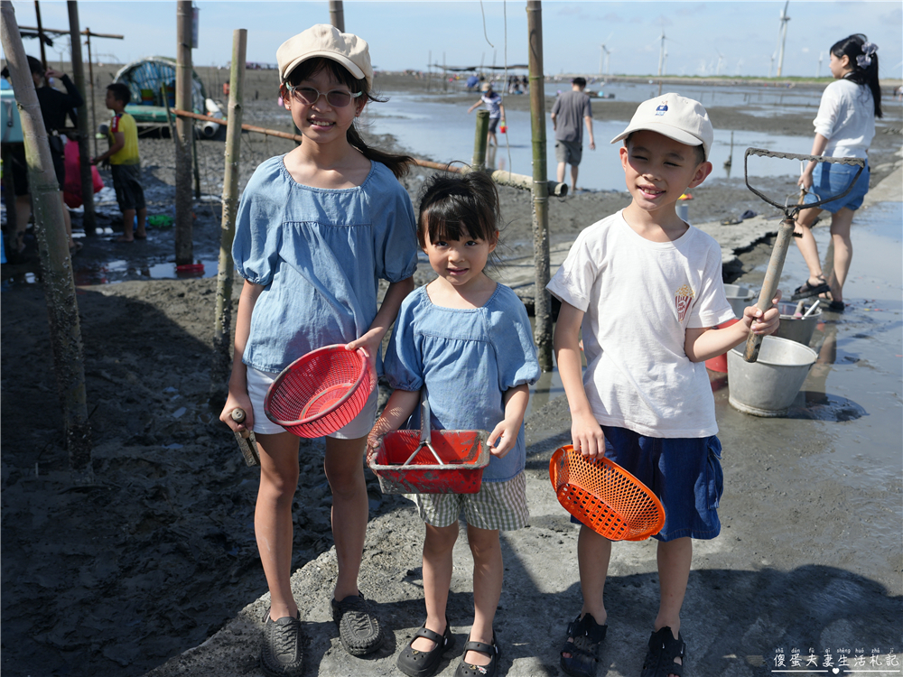 【彰化芳苑】『王功永昌叔』彰化旅遊最夯玩法！鮮蚵無限時、無限量爽吃！有吃又有玩的採蚵生態旅遊觀光三輪車！彰化親子旅遊推薦~ @傻蛋夫妻生活札記