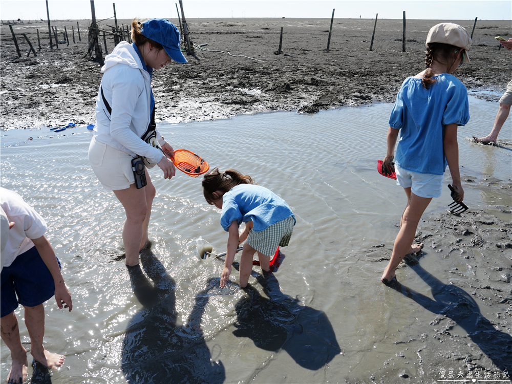 【彰化芳苑】『王功永昌叔』彰化旅遊最夯玩法！鮮蚵無限時、無限量爽吃！有吃又有玩的採蚵生態旅遊觀光三輪車！彰化親子旅遊推薦~ @傻蛋夫妻生活札記