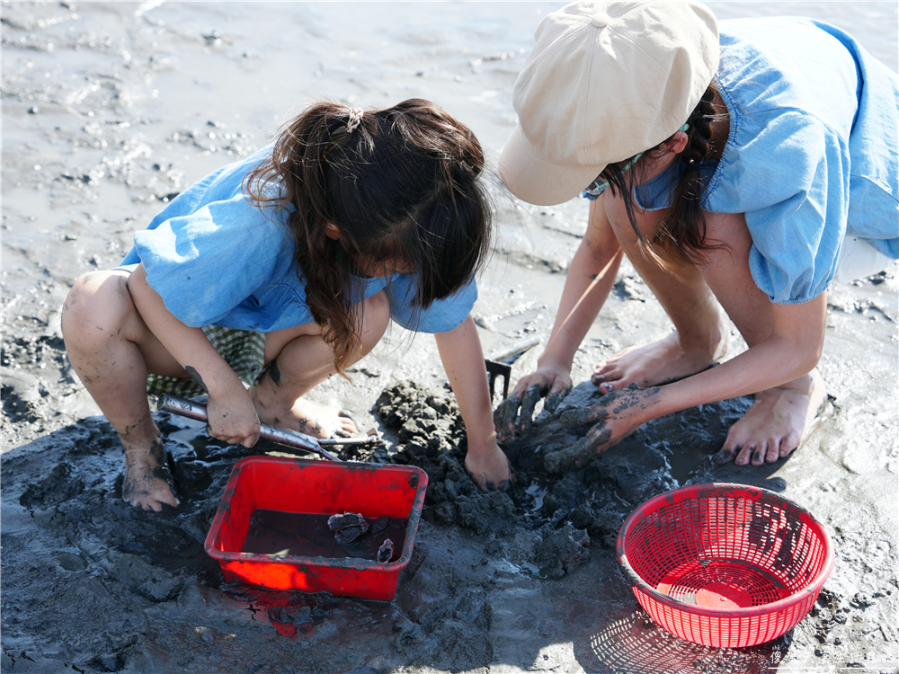 【彰化芳苑】『王功永昌叔』彰化旅遊最夯玩法！鮮蚵無限時、無限量爽吃！有吃又有玩的採蚵生態旅遊觀光三輪車！彰化親子旅遊推薦~ @傻蛋夫妻生活札記