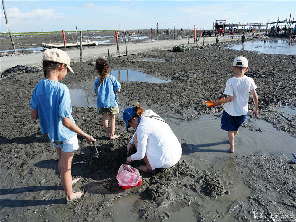 【彰化芳苑】『王功永昌叔』彰化旅遊最夯玩法！鮮蚵無限時、無限量爽吃！有吃又有玩的採蚵生態旅遊觀光三輪車！彰化親子旅遊推薦~ @傻蛋夫妻生活札記