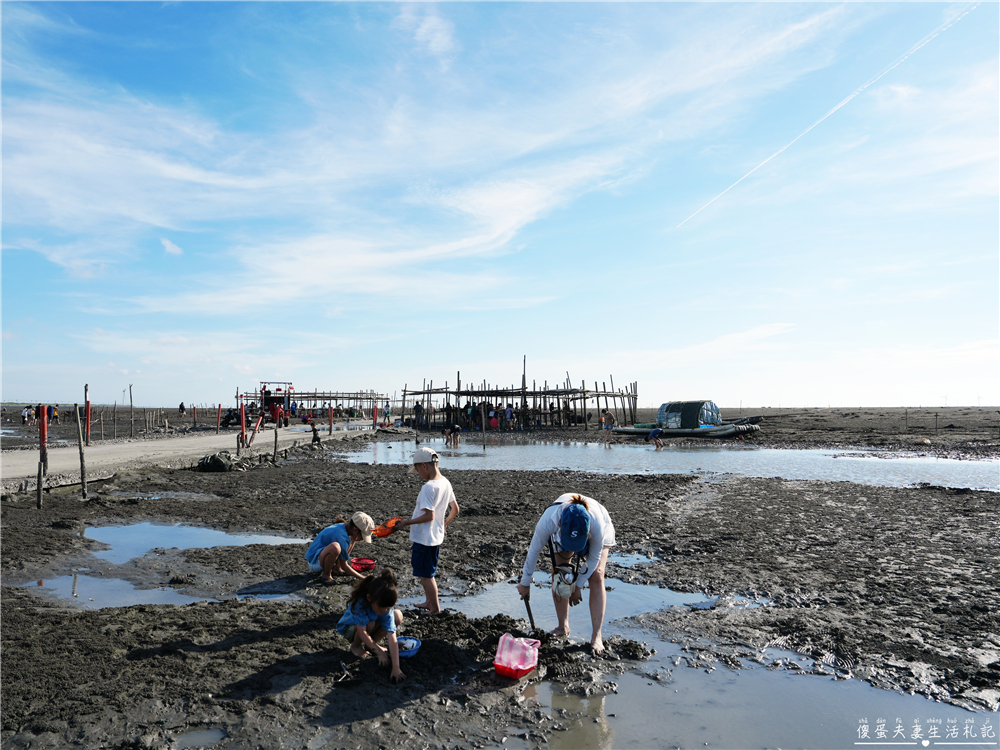 【彰化芳苑】『王功永昌叔』彰化旅遊最夯玩法！鮮蚵無限時、無限量爽吃！有吃又有玩的採蚵生態旅遊觀光三輪車！彰化親子旅遊推薦~ @傻蛋夫妻生活札記