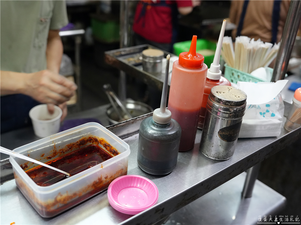 【台中北屯。美食】『臭豆腐』酥香撲鼻！新一點利黃昏市場的臭豆腐小吃~ @傻蛋夫妻生活札記