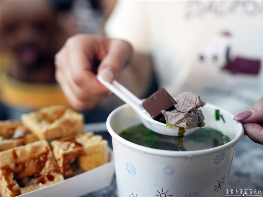 【台中北屯。美食】『臭豆腐』酥香撲鼻！新一點利黃昏市場的臭豆腐小吃~ @傻蛋夫妻生活札記