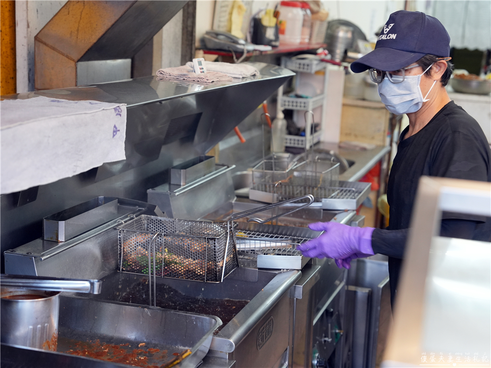 【台中北屯。美食】『吉品屋碳烤雞排』宵夜良伴！先炸後烤的涮嘴香噴碳烤雞排~ @傻蛋夫妻生活札記