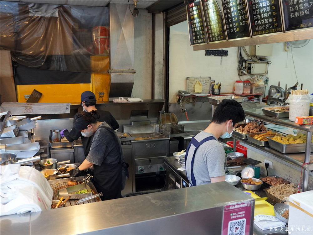 【台中北屯。美食】『吉品屋碳烤雞排』宵夜良伴！先炸後烤的涮嘴香噴碳烤雞排~ @傻蛋夫妻生活札記