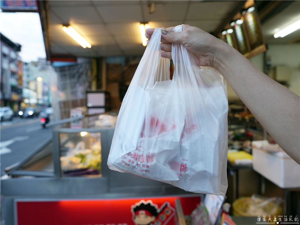 【台中北屯。美食】『吉品屋碳烤雞排』宵夜良伴！先炸後烤的涮嘴香噴碳烤雞排~ @傻蛋夫妻生活札記