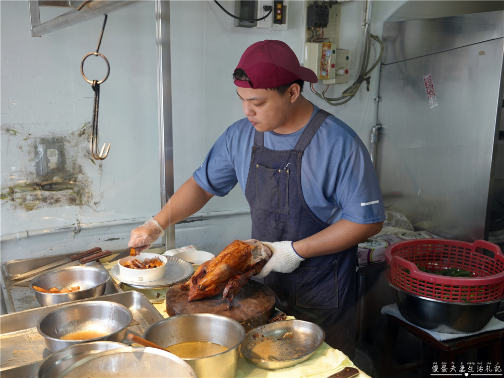 【台中太平。美食】『真味北平烤鴨』烤鴨老店！每逢假日必排隊的一鴨二吃烤鴨店！ @傻蛋夫妻生活札記