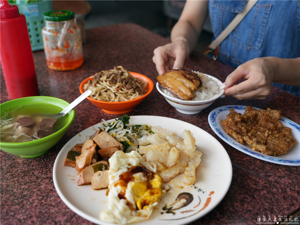 【台中北屯。美食】『航空站爌肉飯』肥嫩入味！台中老字號爌肉飯便當小吃店！ @傻蛋夫妻生活札記
