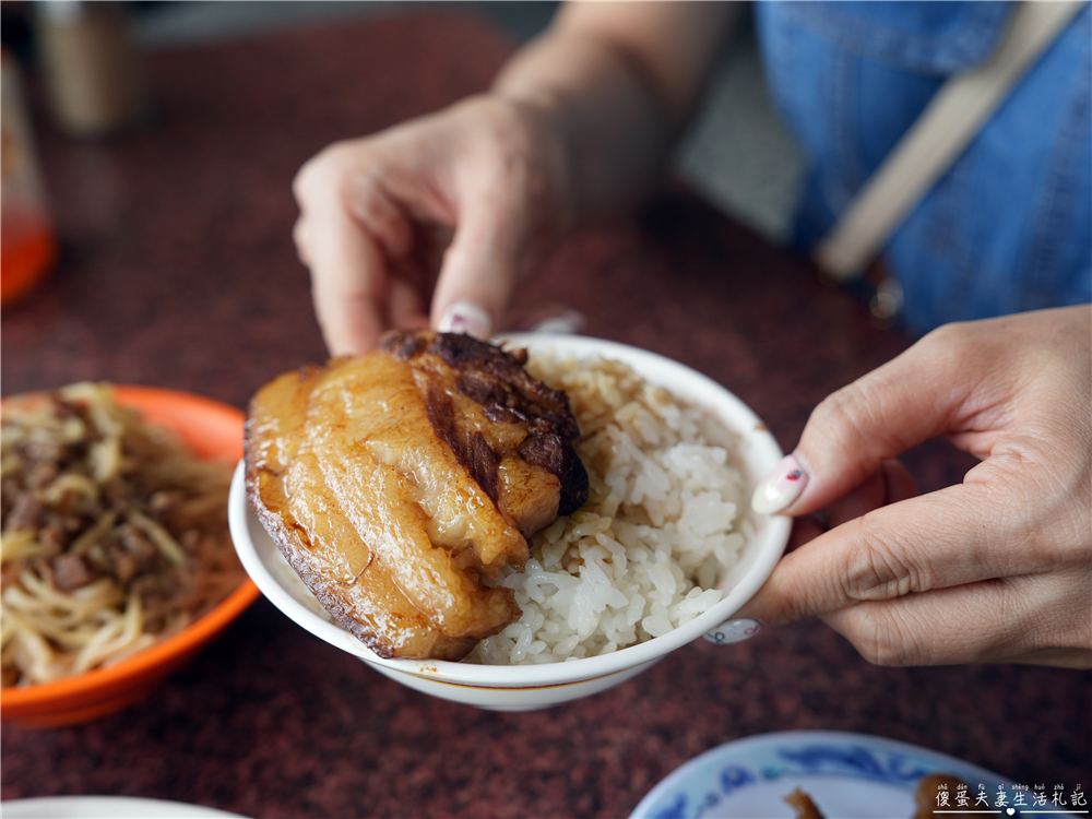 【台中北屯。美食】『航空站爌肉飯』肥嫩入味！台中老字號爌肉飯便當小吃店！ @傻蛋夫妻生活札記