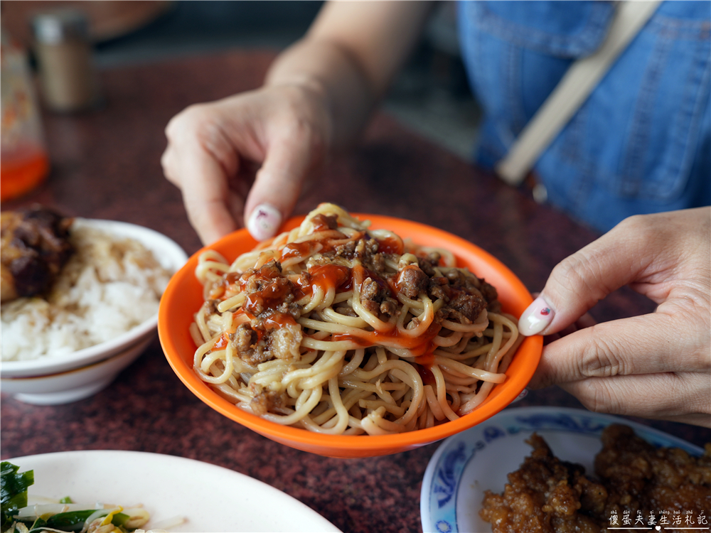 【台中北屯。美食】『航空站爌肉飯』肥嫩入味！台中老字號爌肉飯便當小吃店！ @傻蛋夫妻生活札記
