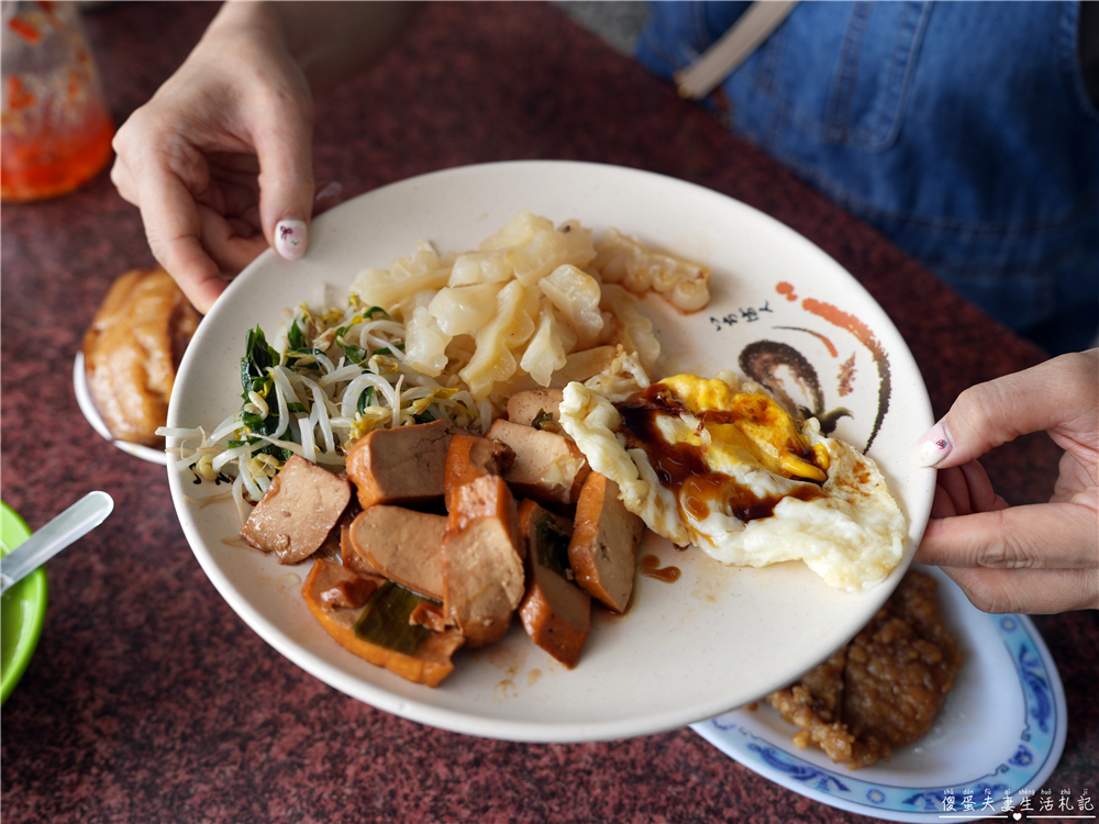 【台中北屯。美食】『航空站爌肉飯』肥嫩入味！台中老字號爌肉飯便當小吃店！ @傻蛋夫妻生活札記