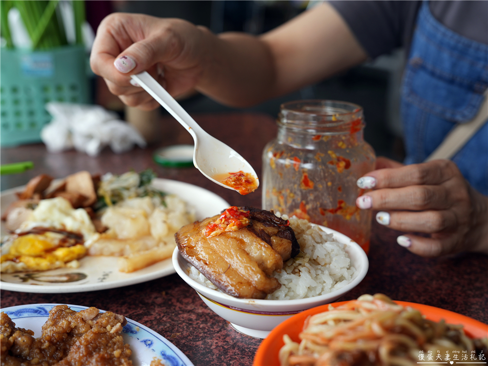 【台中北屯。美食】『航空站爌肉飯』肥嫩入味！台中老字號爌肉飯便當小吃店！ @傻蛋夫妻生活札記