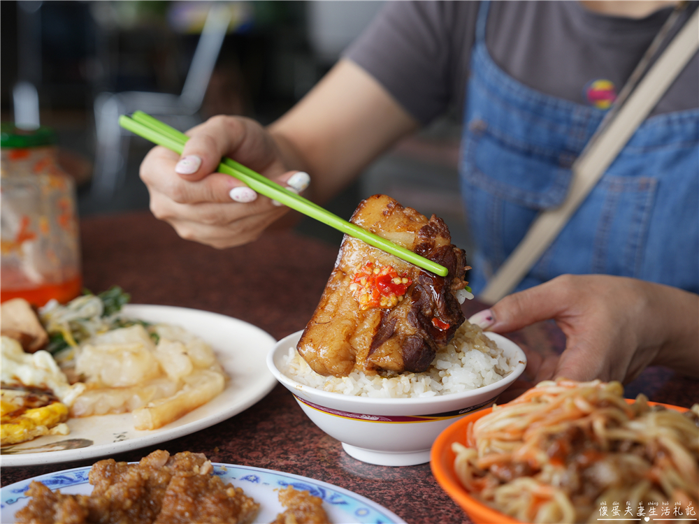 【台中北屯。美食】『航空站爌肉飯』肥嫩入味！台中老字號爌肉飯便當小吃店！ @傻蛋夫妻生活札記